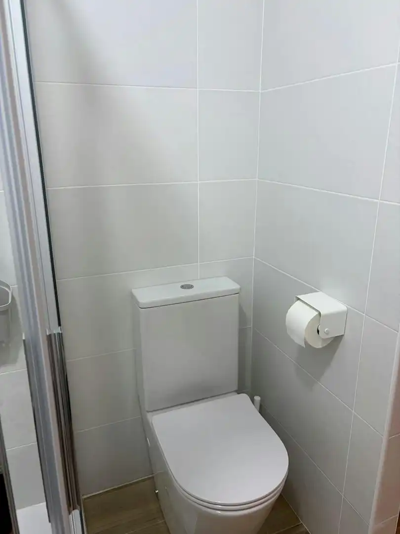 Badezimmer von Wohnung zur Miete in Madrid mit Klimaanlage, Heizung und Waschmaschine