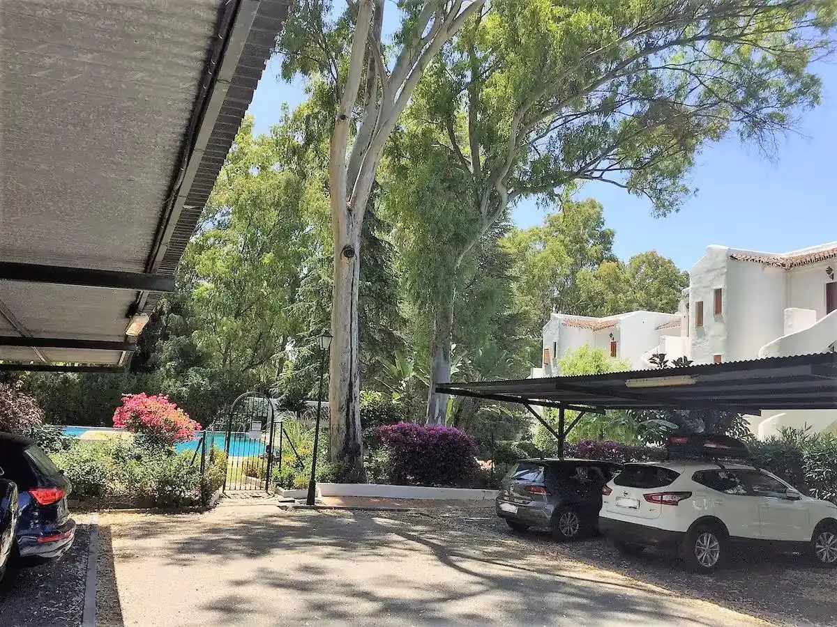 Aparcament de Apartament en venda en Marbella amb Aire condicionat, Terrassa i Piscina