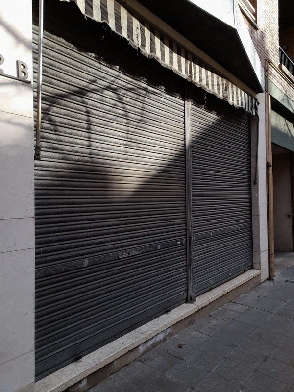 Vista exterior de Nave industrial de alquiler en Olot