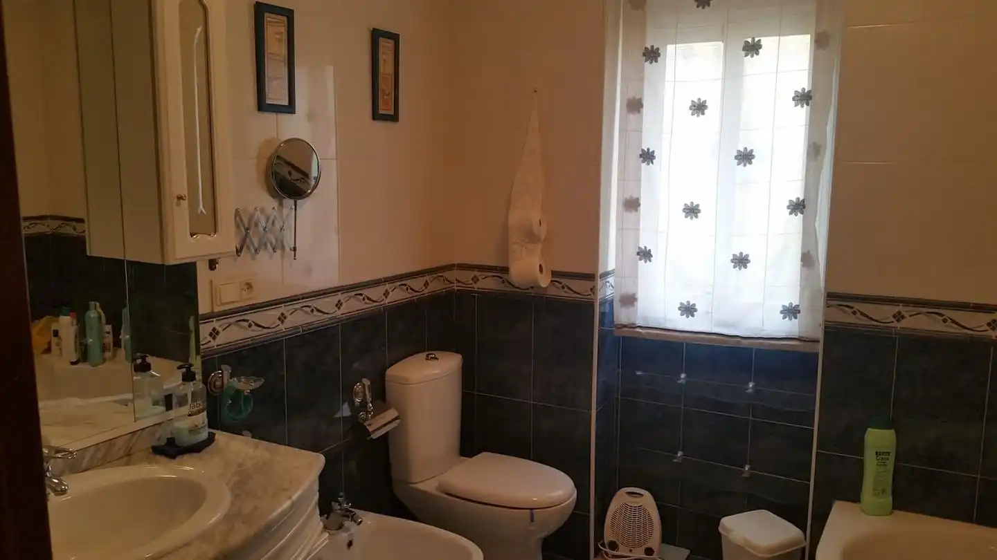 Baño de Planta baja en venta en Pinos Puente con Piscina comunitaria