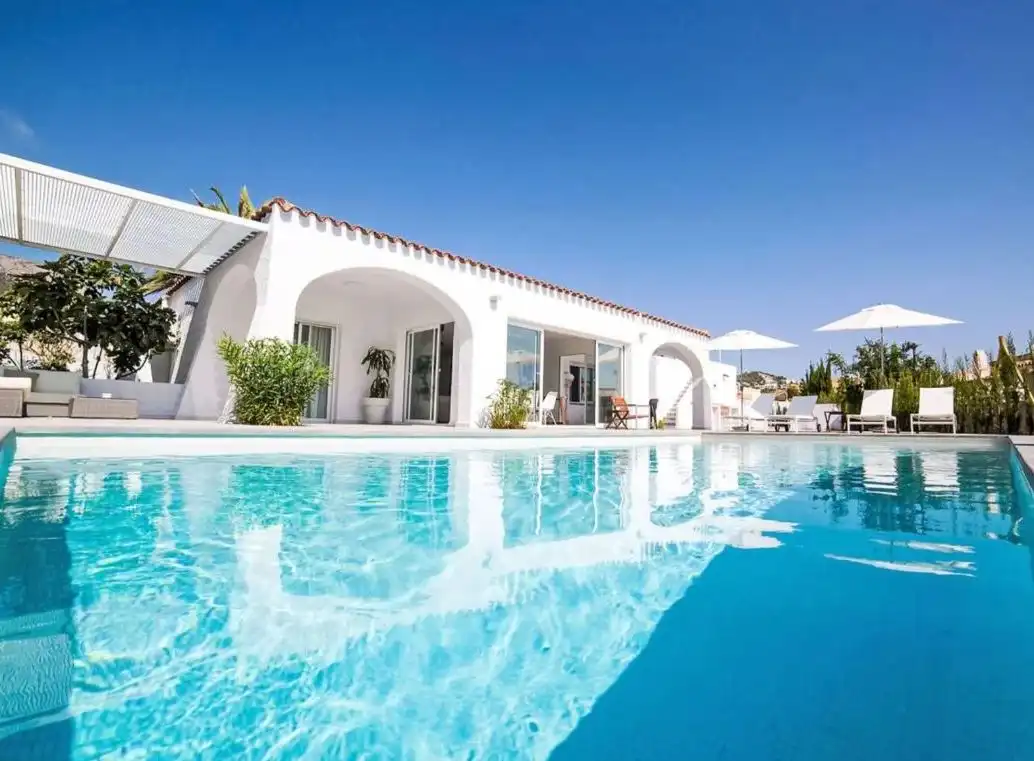Piscina de Casa o chalet en venta en Calpe / Calp con Aire acondicionado, Calefacción y Jardín privado