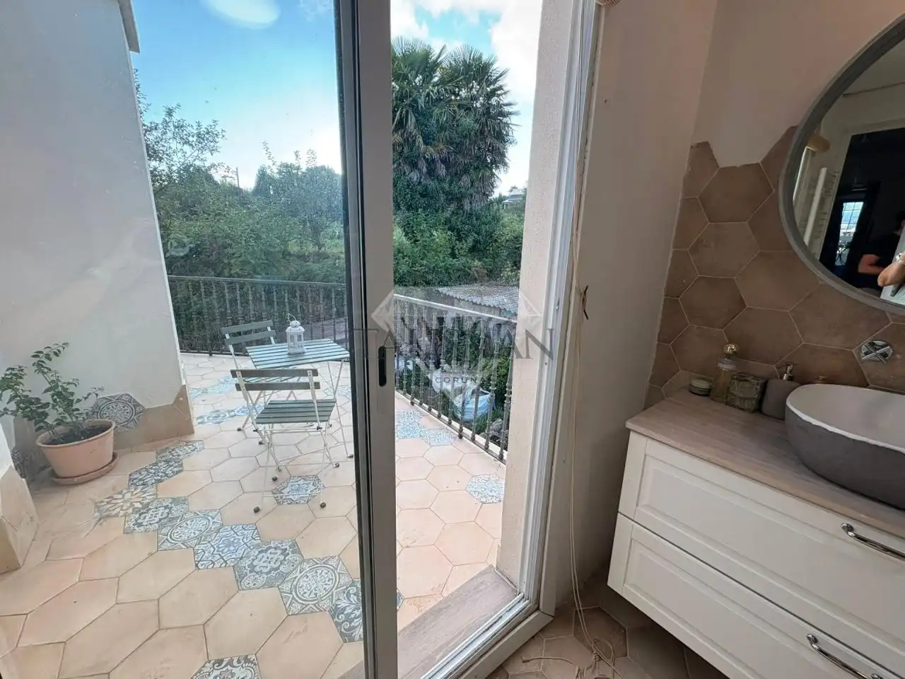 Terrassa de Casa o xalet en venda en Bergondo amb Calefacció, Jardí privat i Terrassa
