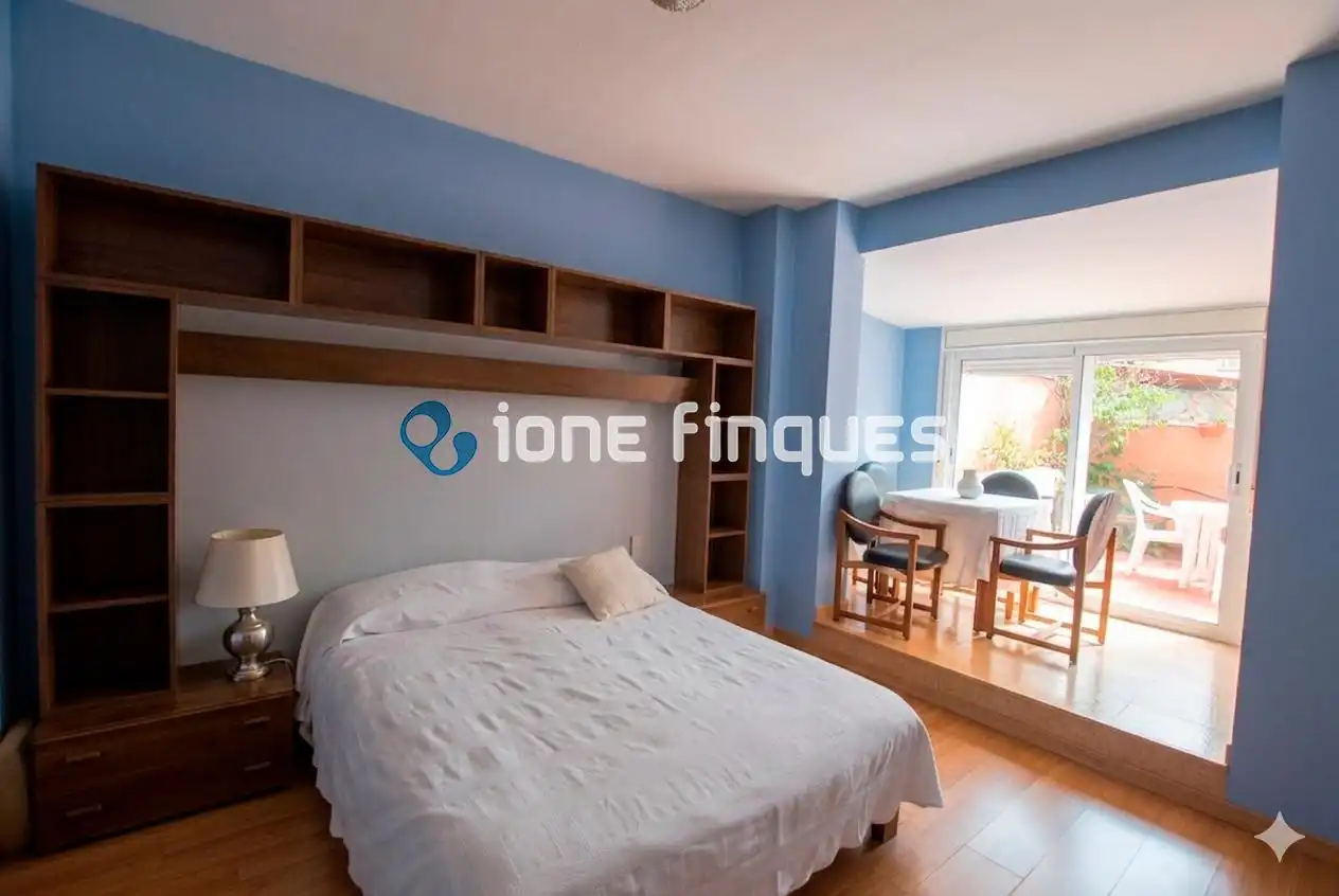 Schlafzimmer von Wohnung zum Verkauf in Barcelona mit Heizung, Privatgarten und Abstellraum