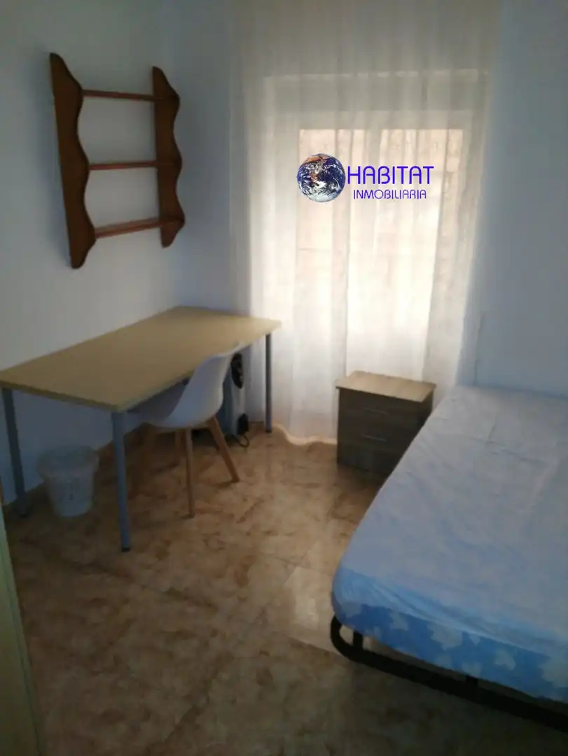 Habitación de Piso de alquiler en Granada con Amueblado