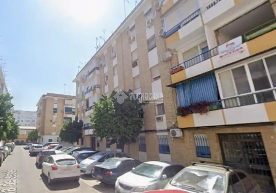 Vista exterior de Piso en venta en Sevilla