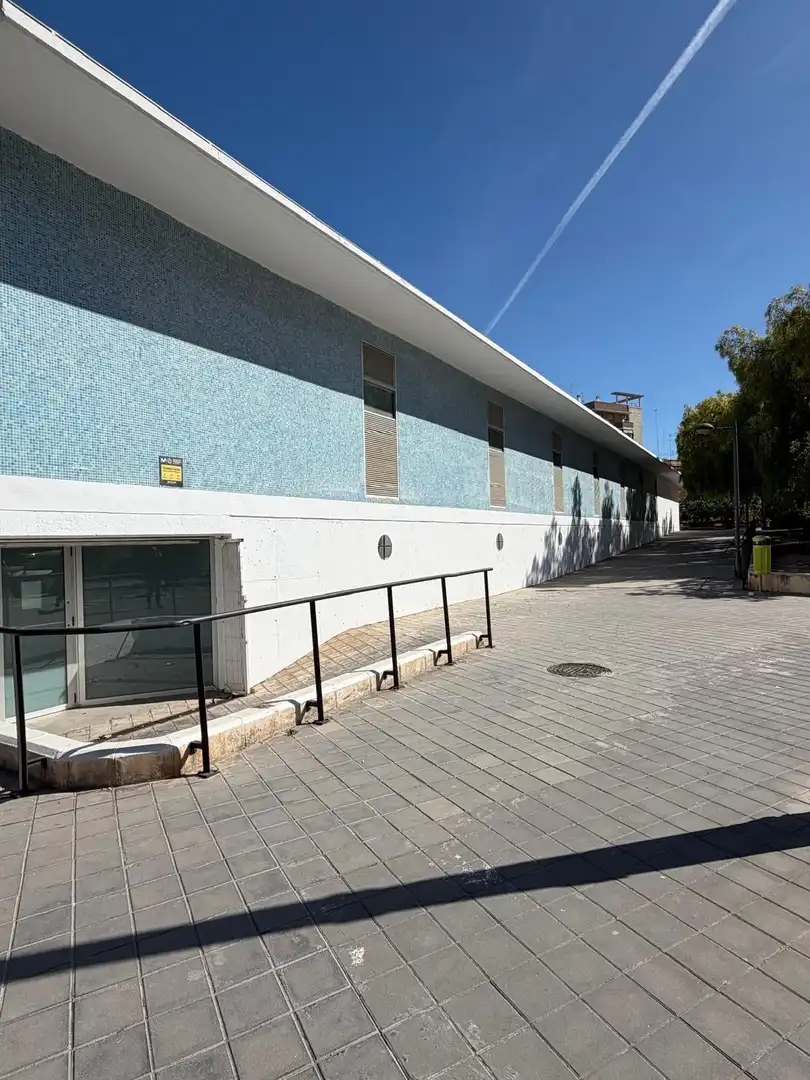Außenansicht von Garage zum Verkauf in Valencia