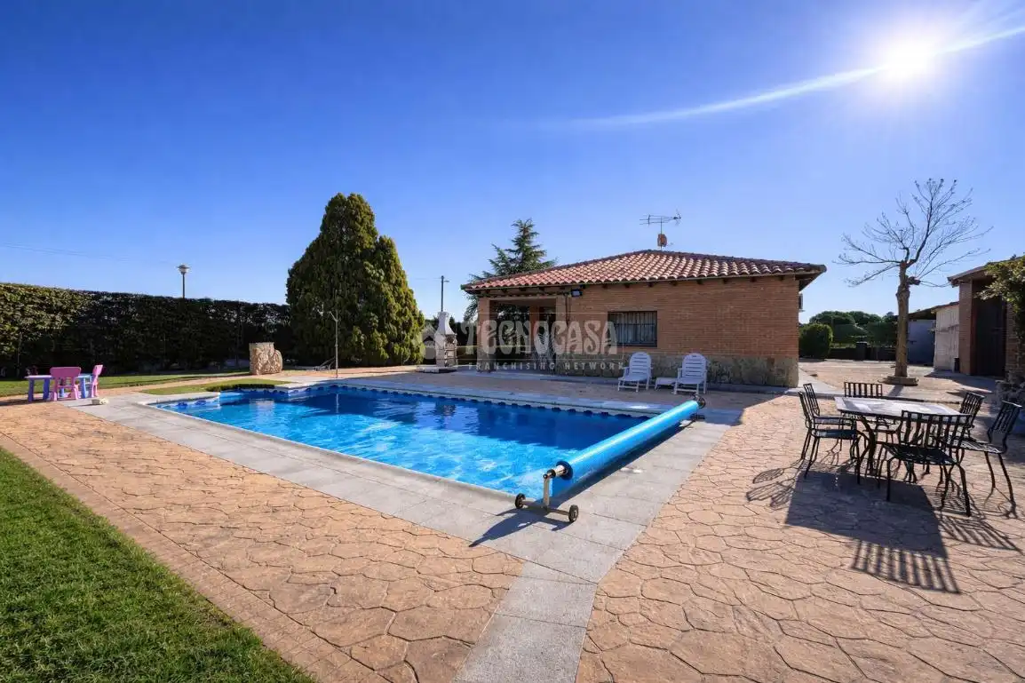 Casa amb piscina en venda a Yeles, imagen 3
