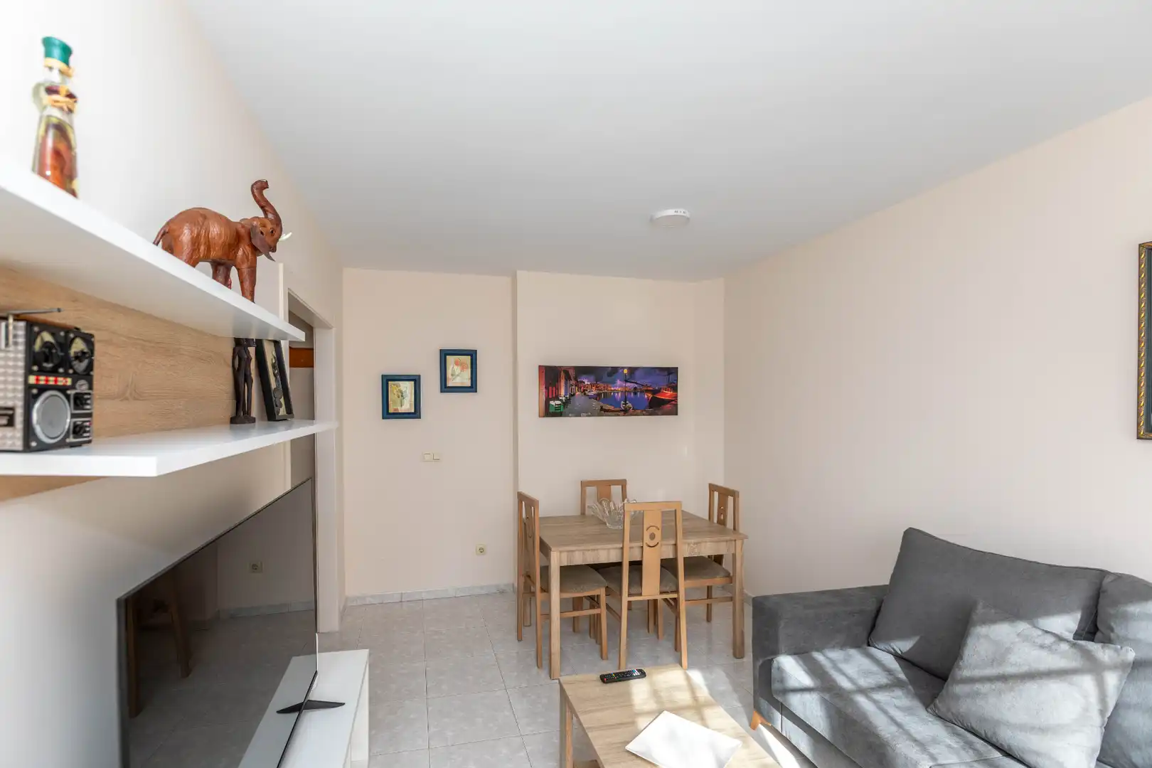 Sala d'estar de Apartament en venda en Sanxenxo amb Calefacció, Terrassa i Moblat