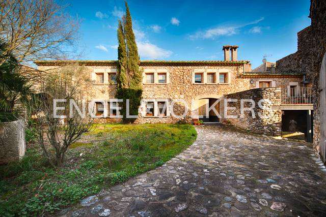 Casa adosada en Venta en Carrer de la Font en Cabanelles