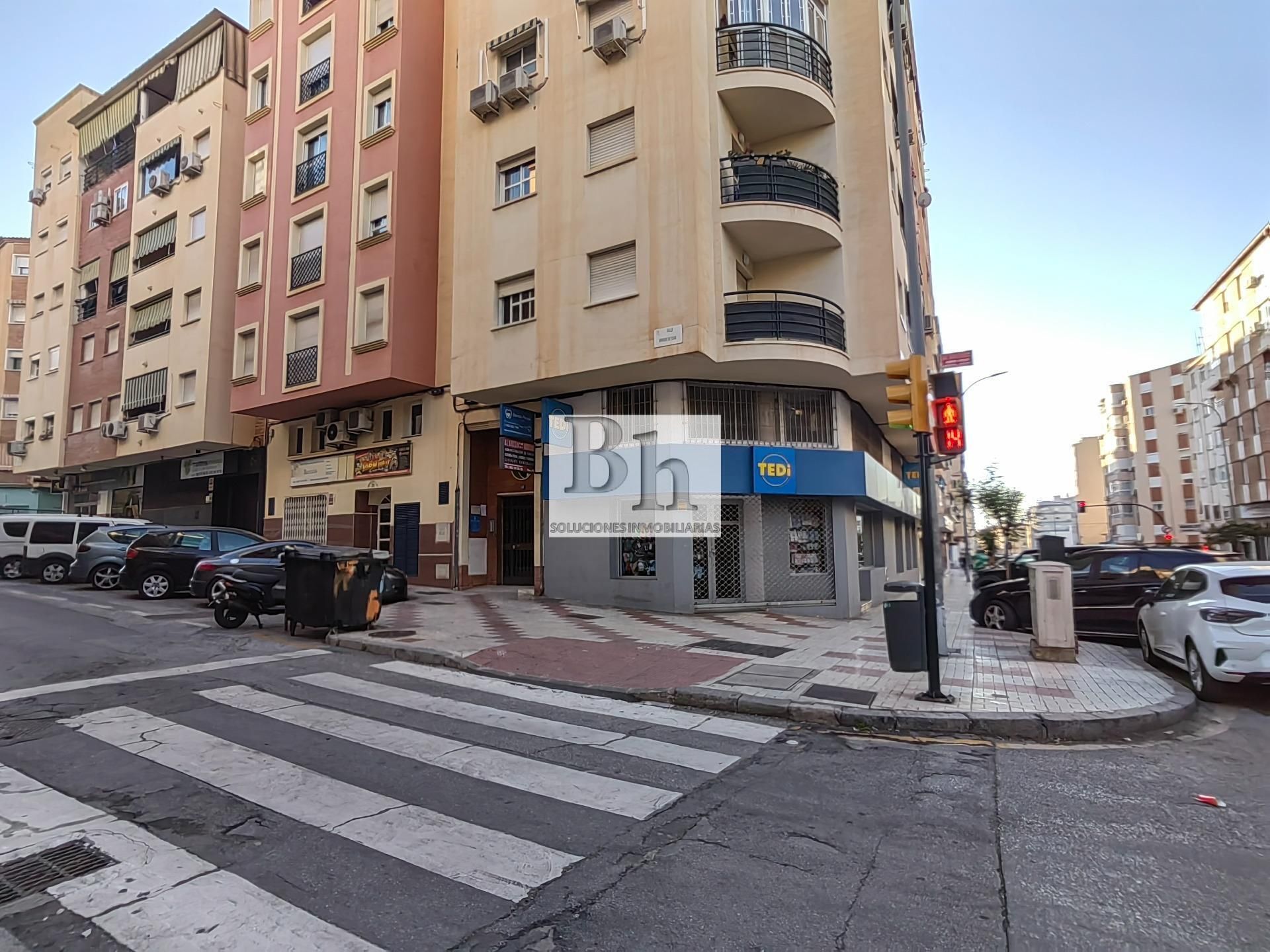 Vista exterior de Àtic en venda en Málaga Capital amb Aire condicionat, Calefacció i Jardí privat