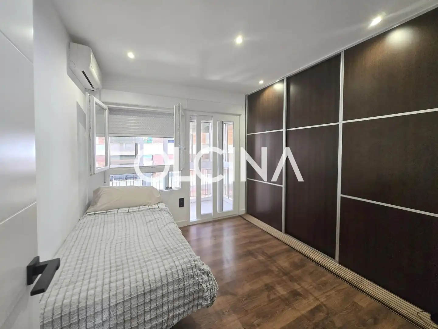 Bedroom of Flat for sale in Alcoy / Alcoi  with Air Conditioner and Balcony