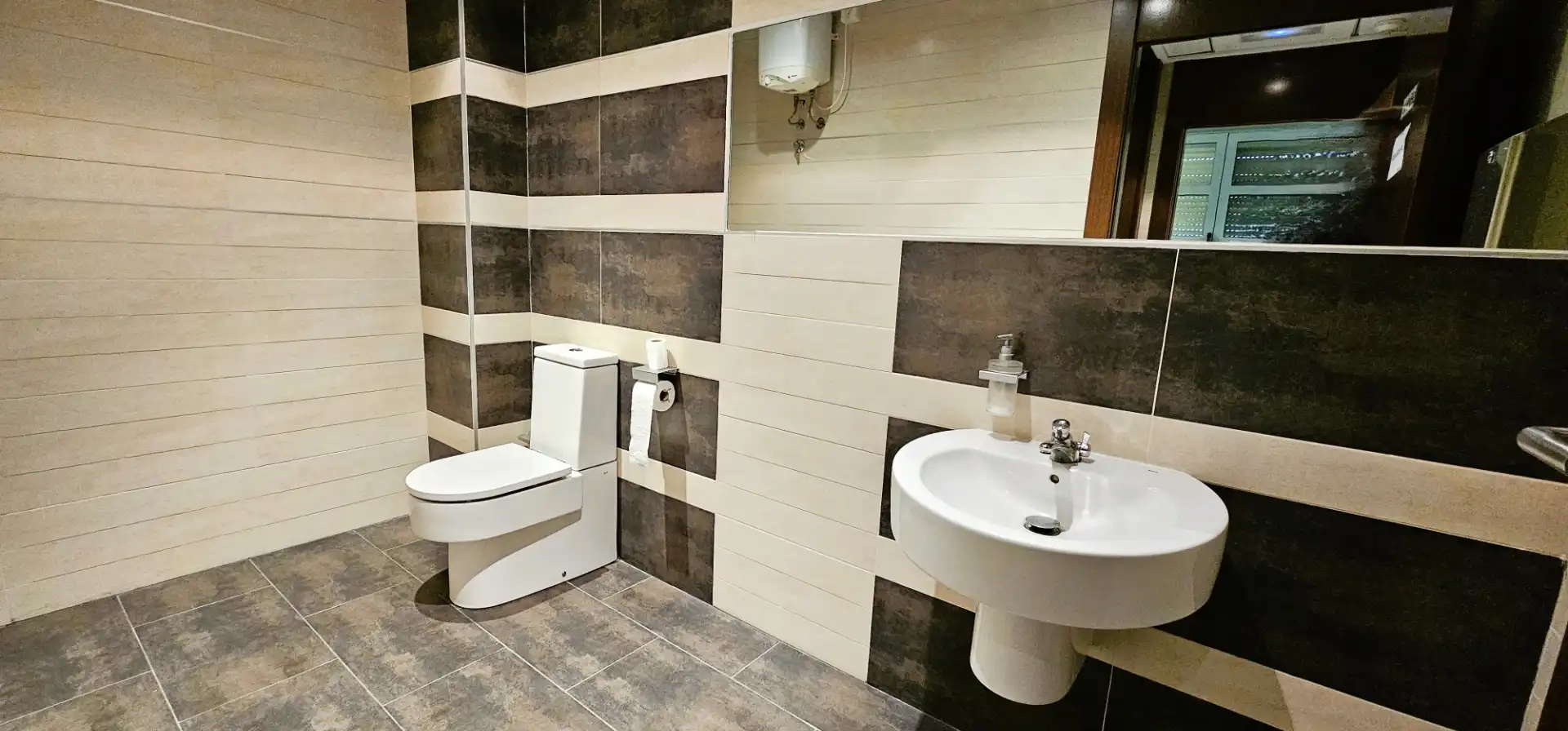 Inmuebles singulares con ascensor en venta en Avenida Santa Eulalia 64, imagen 25