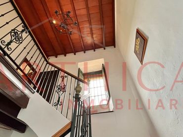 Casa rústica con balcón en venta en Álora