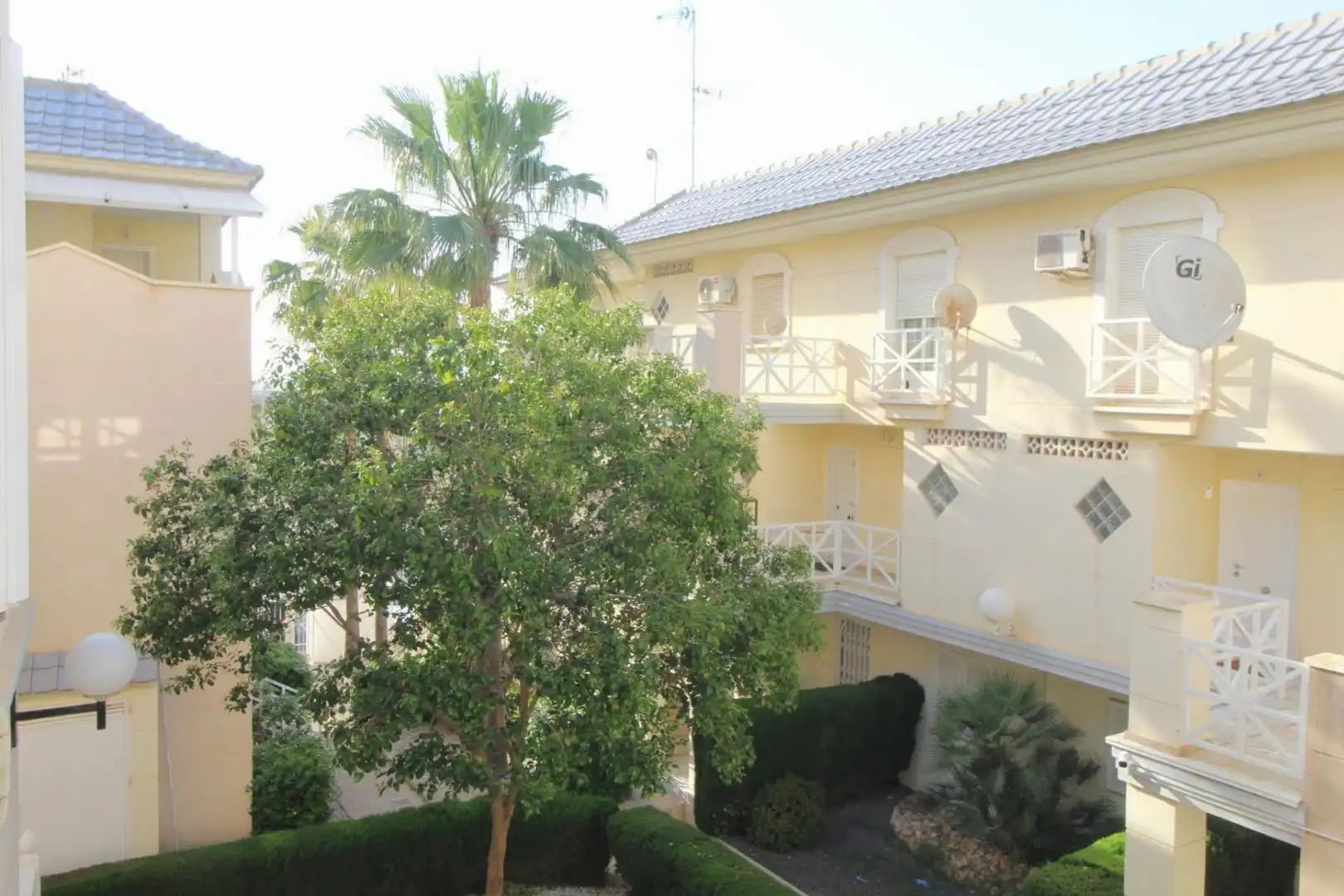 Außenansicht von Wohnungen zum Verkauf in Torrevieja mit Terrasse und Möbliert