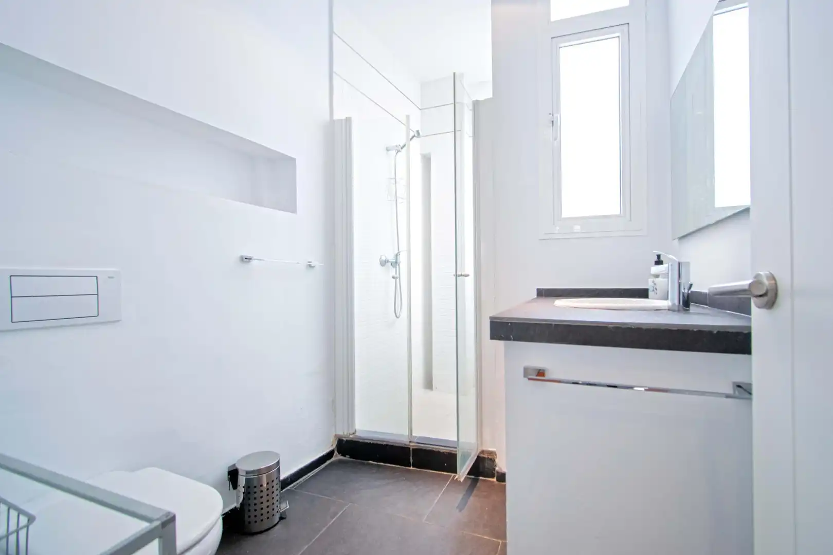Bany de Apartament en venda en Sevilla amb Aire condicionat