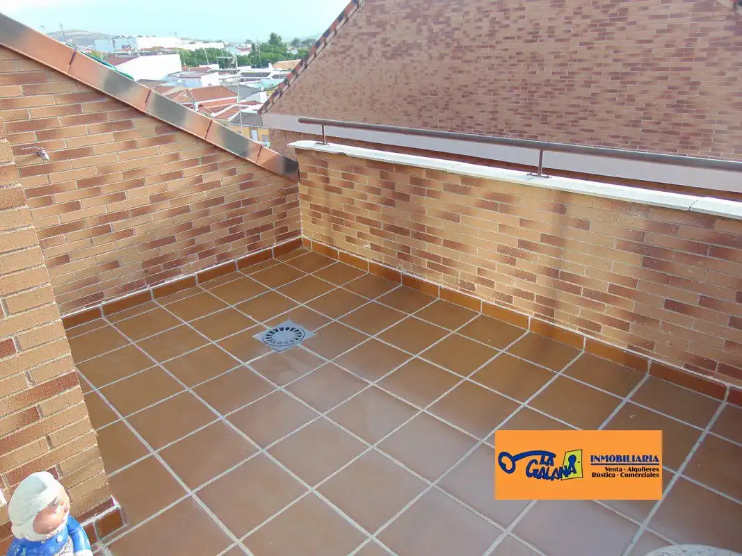Flat with pool for sale in Valdepeñas