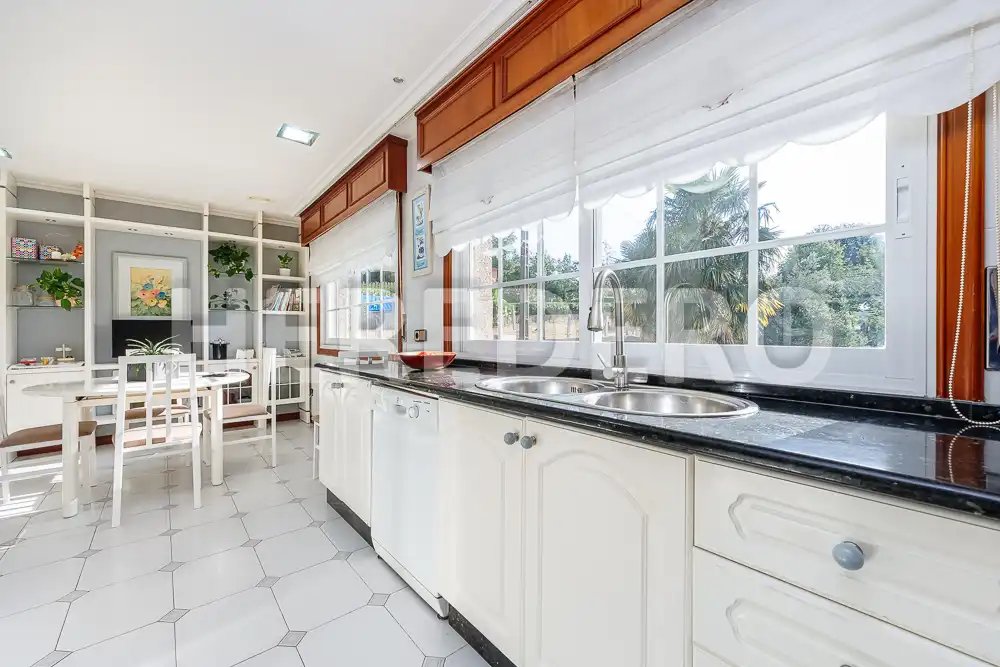 Cocina de Casa o chalet en venta en Vigo  con Calefacción, Jardín privado y Terraza