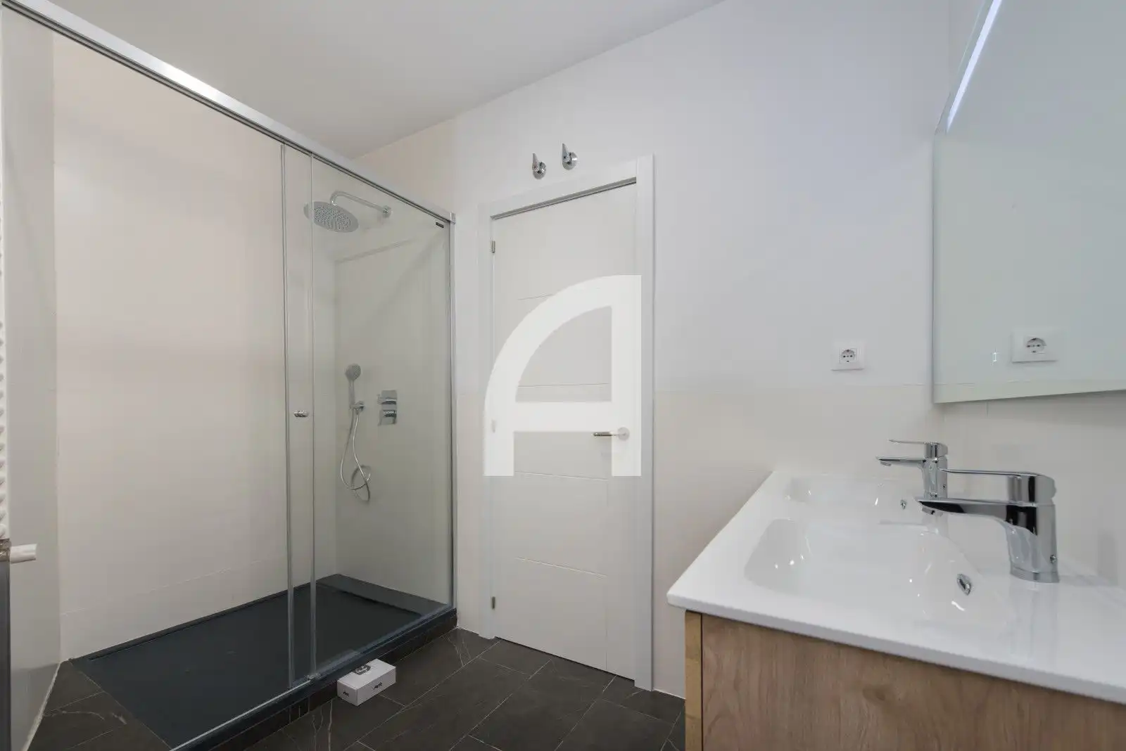 Bathroom of Attic for rent in Madrid  with Air Conditioner, Heating and Terrace