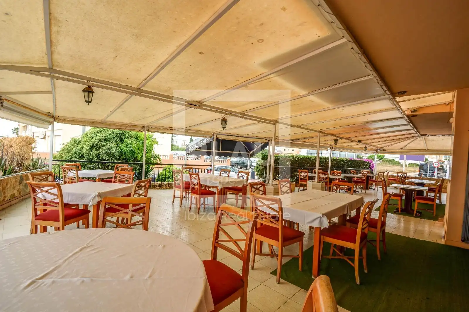 Local en venta en Sant Josep de sa Talaia con Aire acondicionado, Terraza y Amueblado