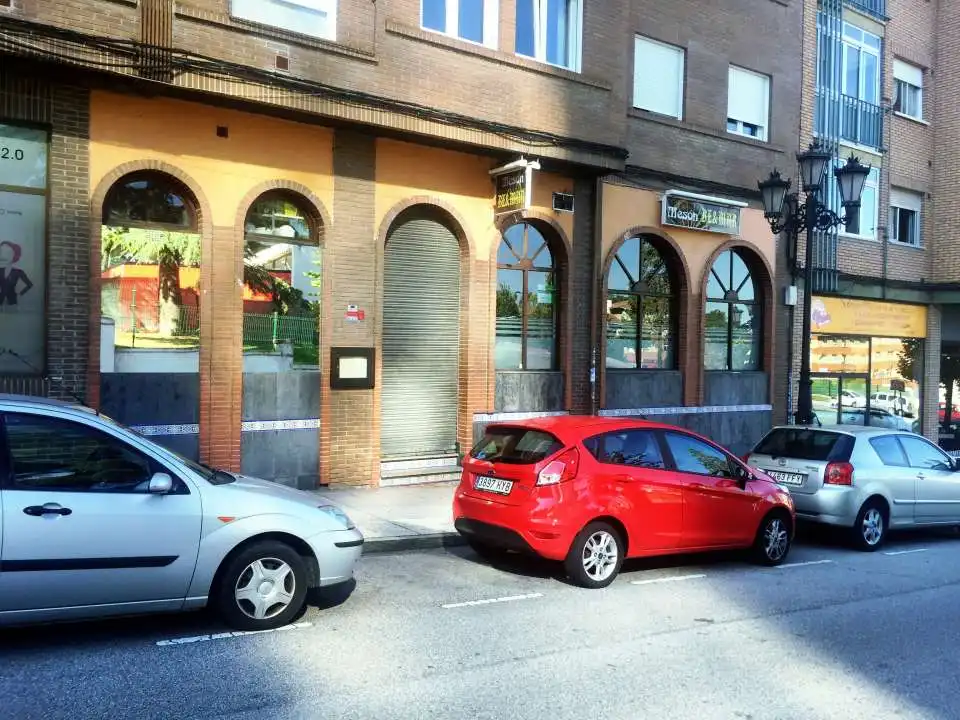 Aparcament de Local de lloguer en Oviedo 