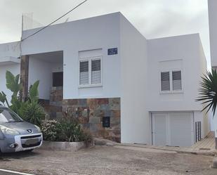 Vista exterior de Casa o xalet en venda en Firgas amb Terrassa, Traster i Balcó