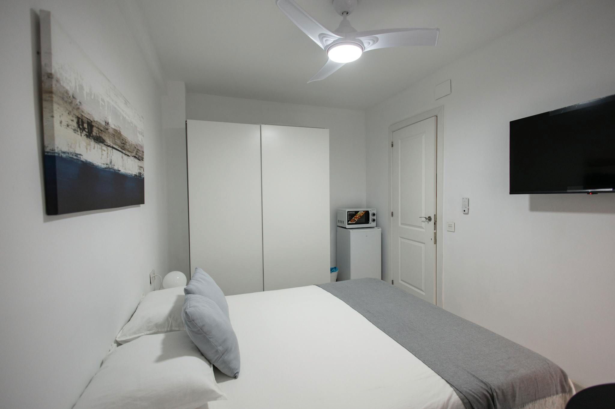 Bedroom of Flat to share in El Prat de Llobregat  with Furnished, Washing machine and TV