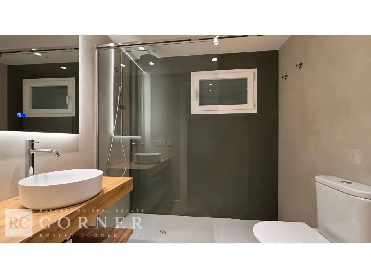 Bathroom of Flat for rent in Barcelona  with Air Conditioner, Heating and Terrace