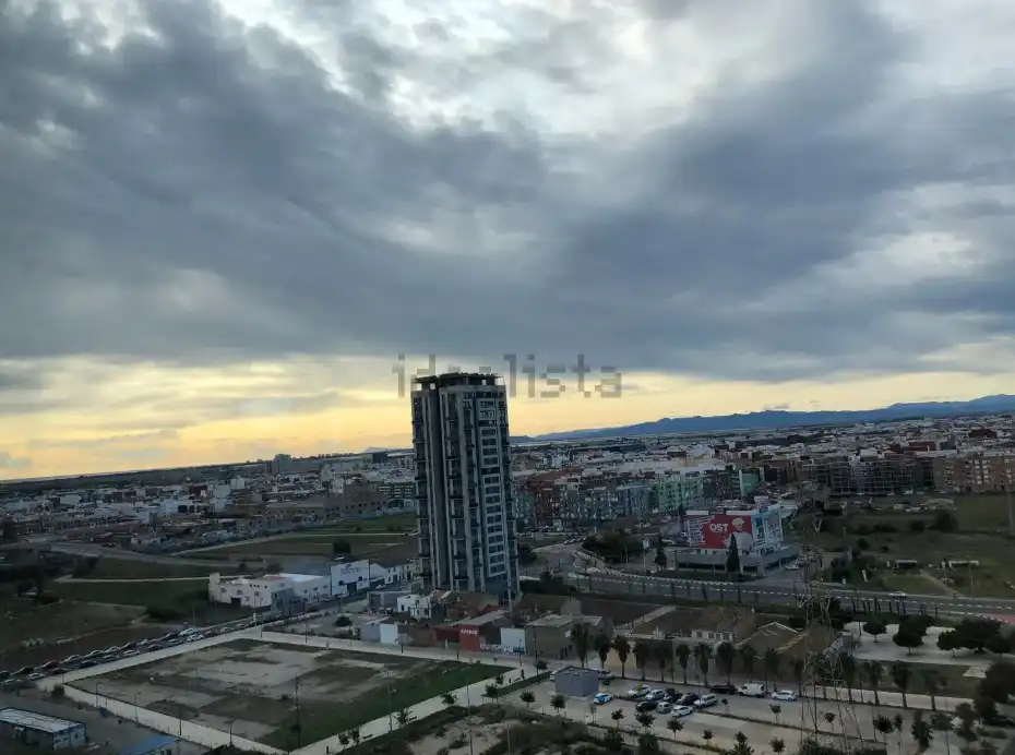 Vista exterior de Piso de alquiler en Valencia con Aire acondicionado, Calefacción y Horno