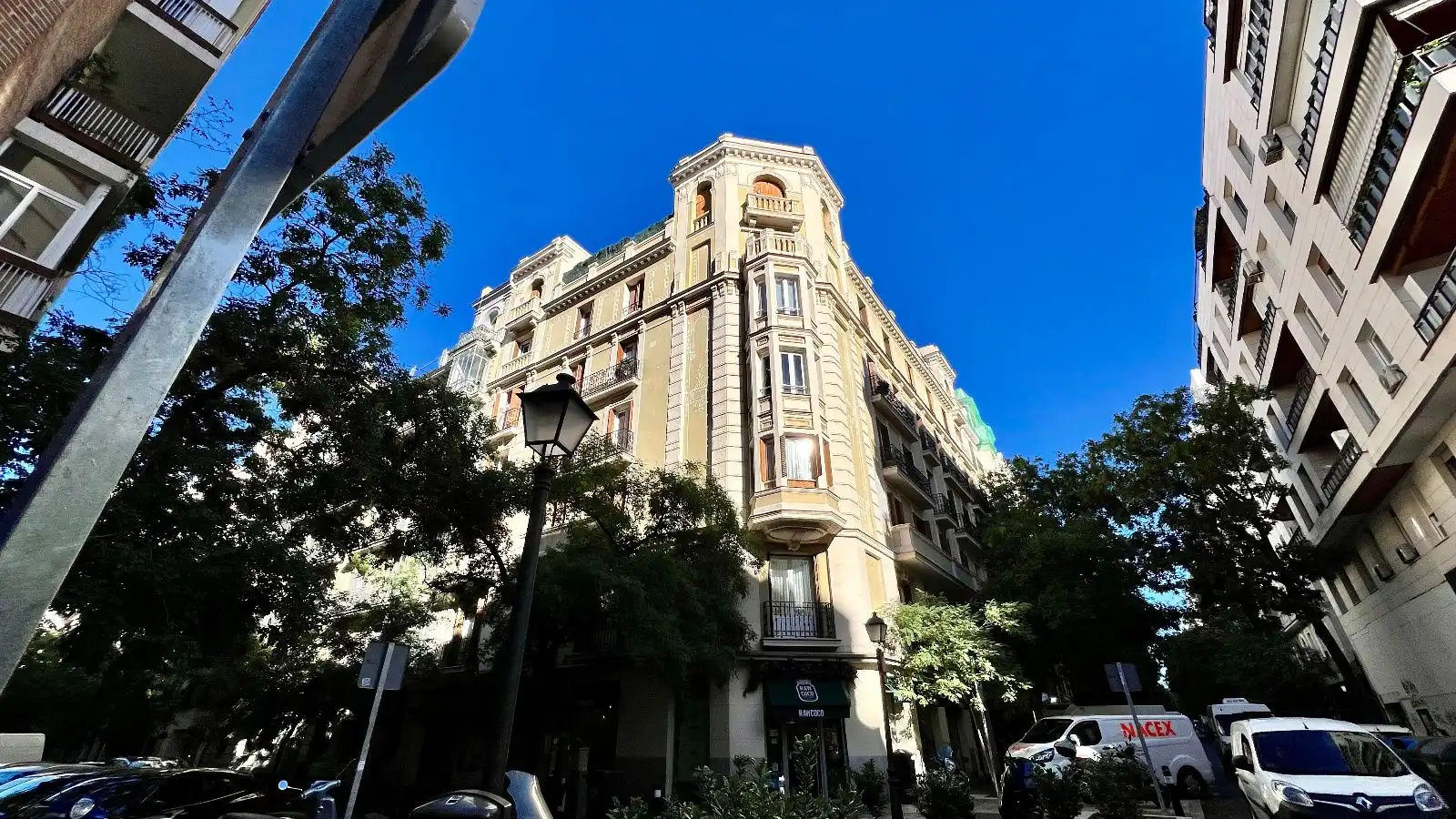 Exterior view of Attic for sale in Madrid  with Air Conditioner, Terrace and Storage room