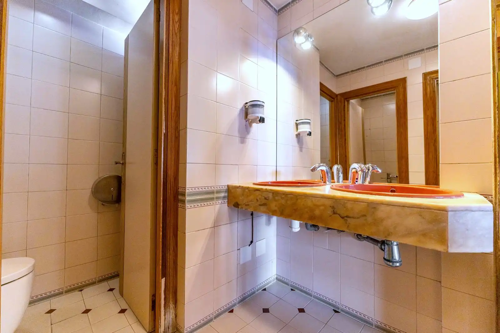 Business premises for sale in Centre, imagen 35