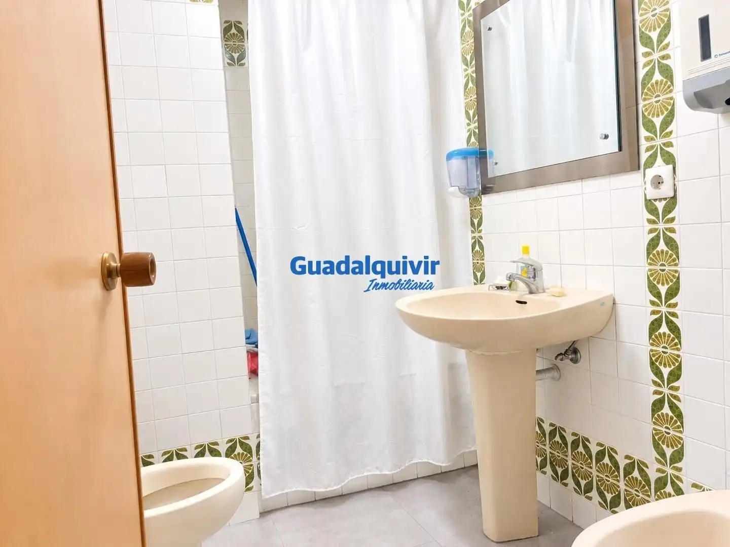 Badezimmer von Büro zur Miete in Sur