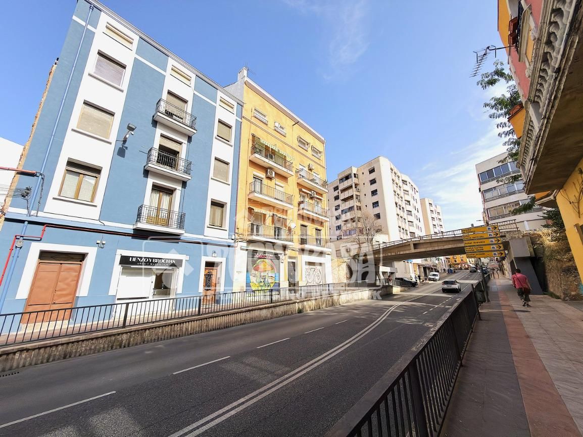 Vista exterior de Pis en venda en Cuenca Capital amb Traster i Balcó