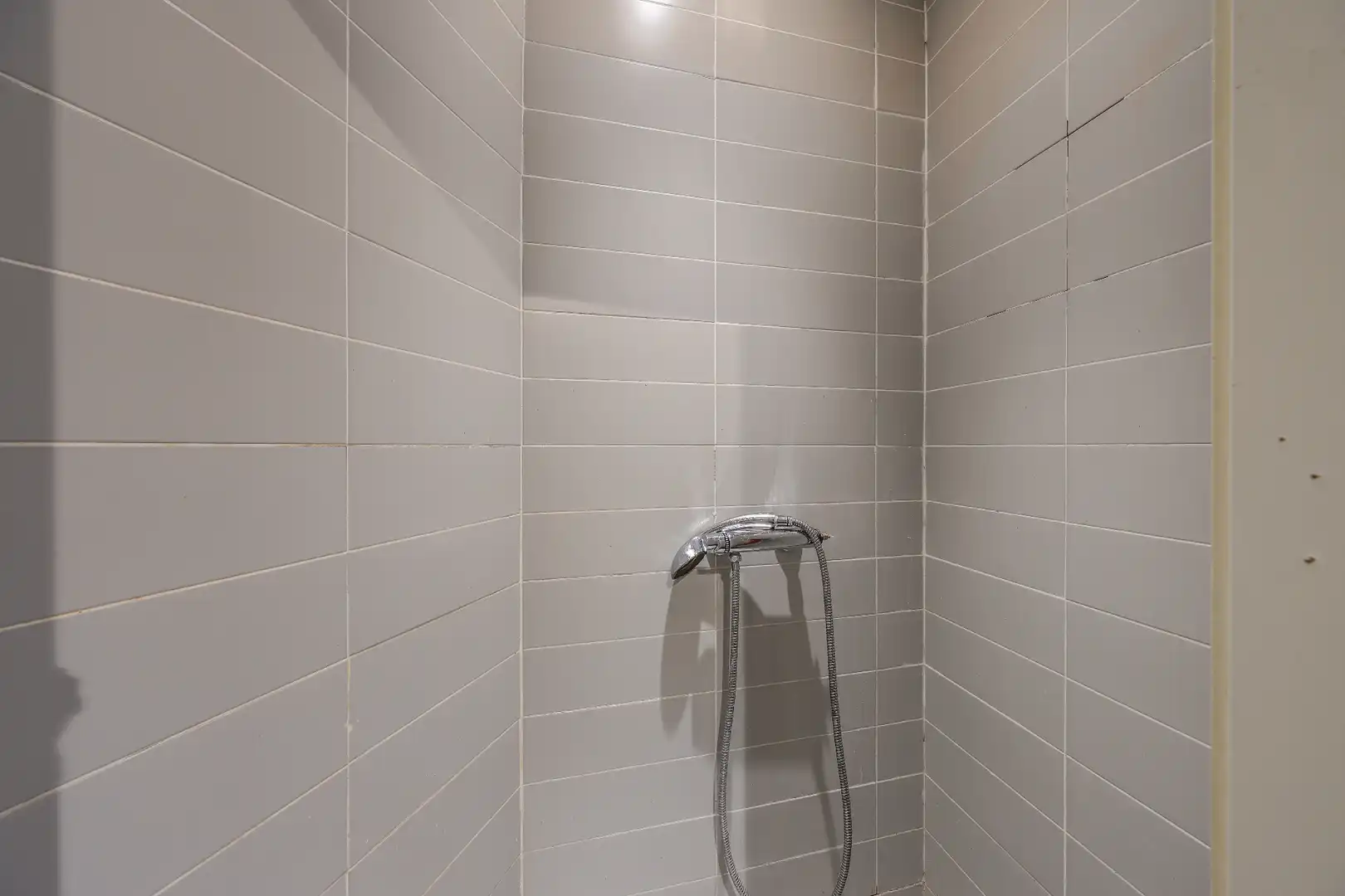Badezimmer von Geschaftsraum zur Miete in Madrid mit Klimaanlage, Heizung und Parkett
