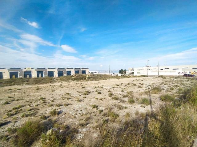 Terreno residencial en Venta en Calle Ajedrea en Cartuja Baja