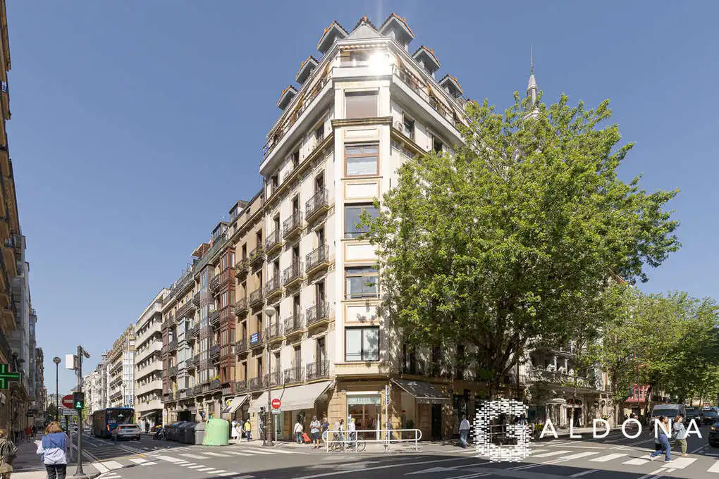 Vista exterior de Pis en venda en Donostia - San Sebastián  amb Calefacció, Traster i Balcó
