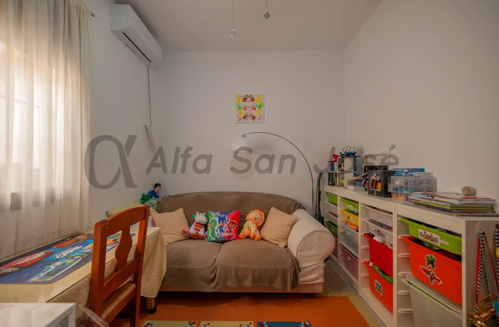 Casa adosada en venda en La Rinconada amb Aire condicionat i Moblat