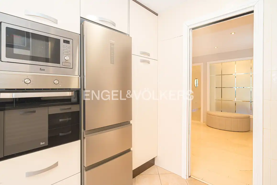 Cuina de Apartament en venda en Benidorm amb Aire condicionat i Piscina comunitària