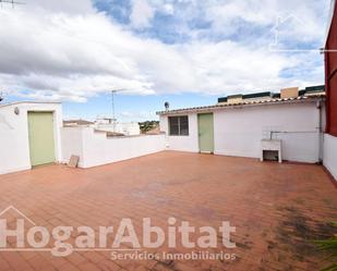 Vista exterior de Casa adosada en venda en Cheste amb Terrassa i Balcó