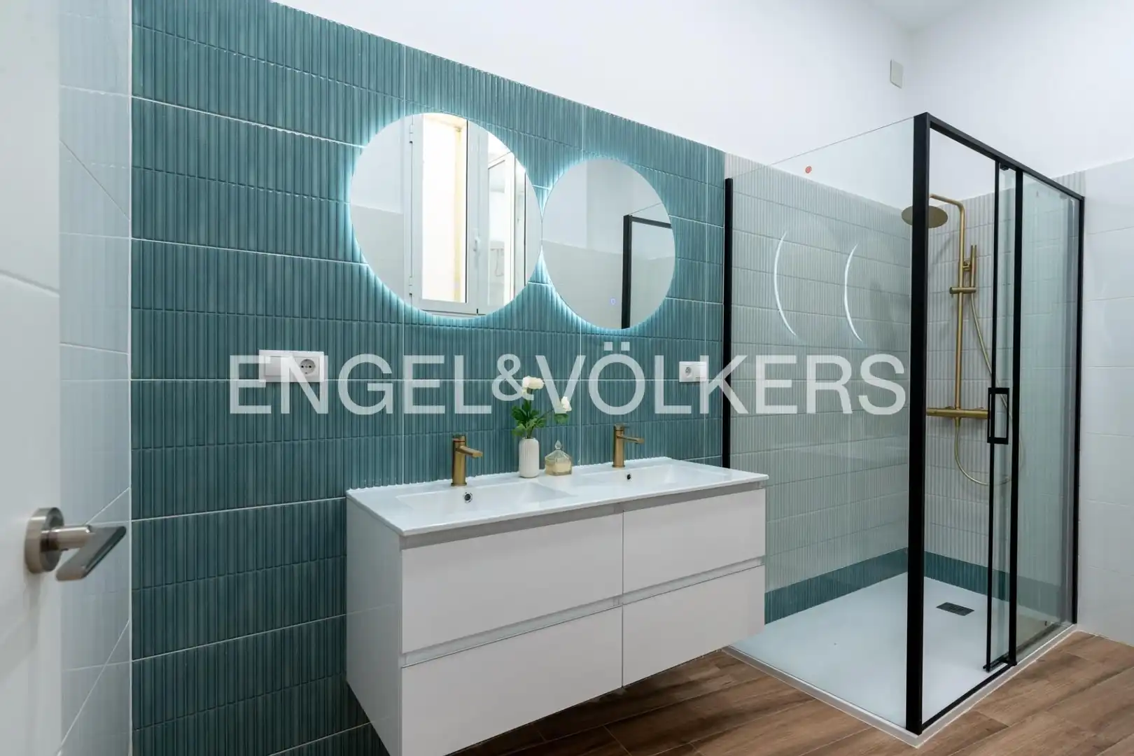 Bathroom of Flat for sale in Sevilla  with Air Conditioner, Heating and Balcony