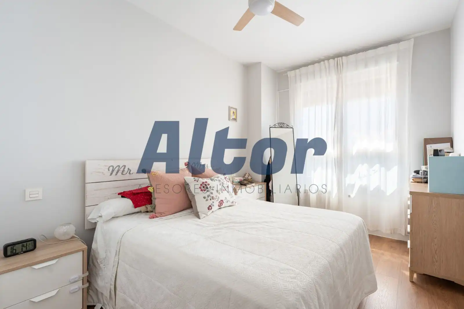 Bedroom of Flat for sale in Madrid  with Air Conditioner, Heating and Terrace