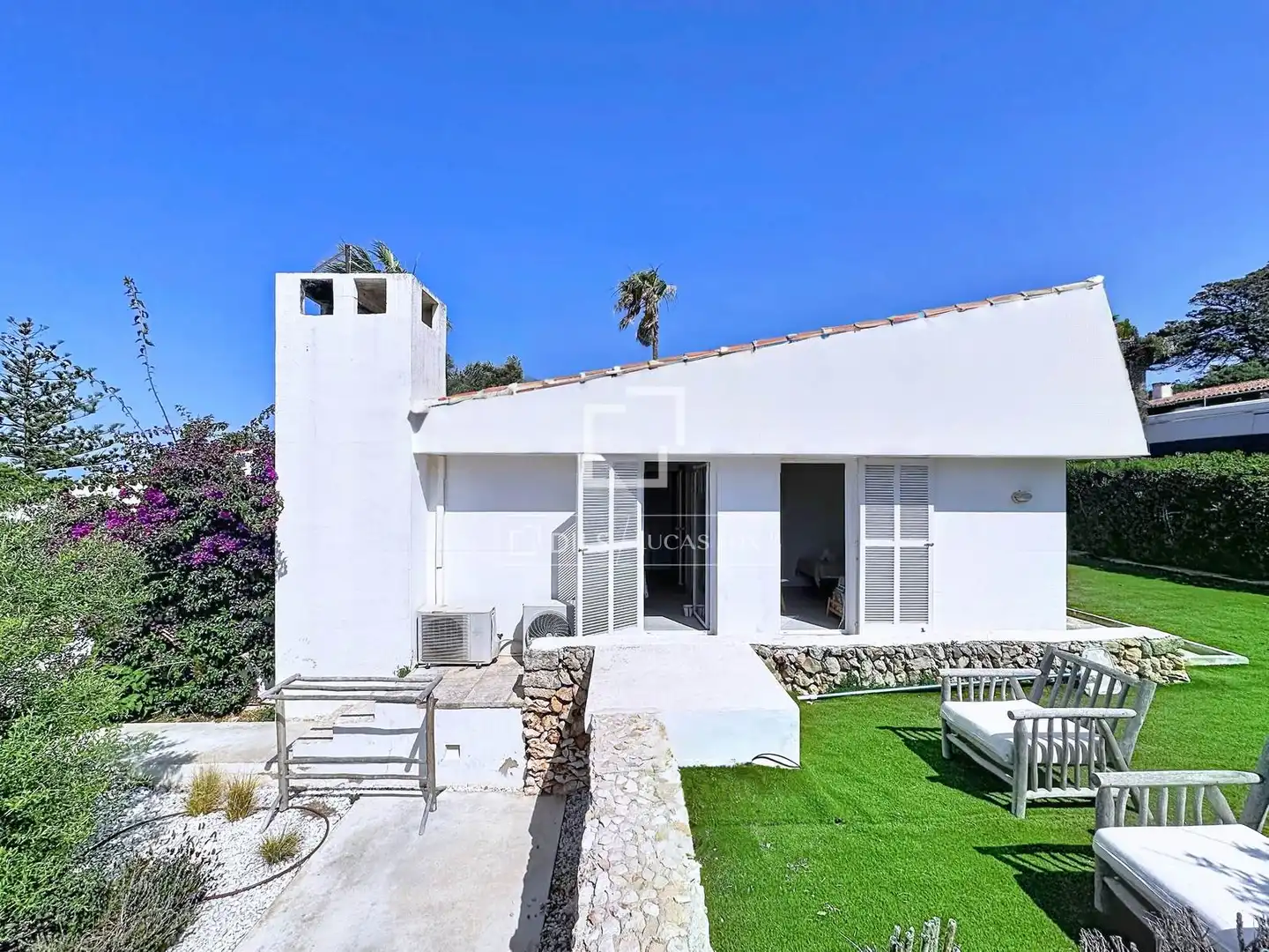 Vista exterior de Casa o xalet en venda en Sant Lluís amb Aire condicionat, Calefacció i Jardí privat