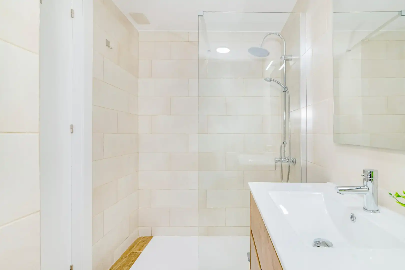 Baño de Apartamento en venta en Granada con Calefacción y Parquet