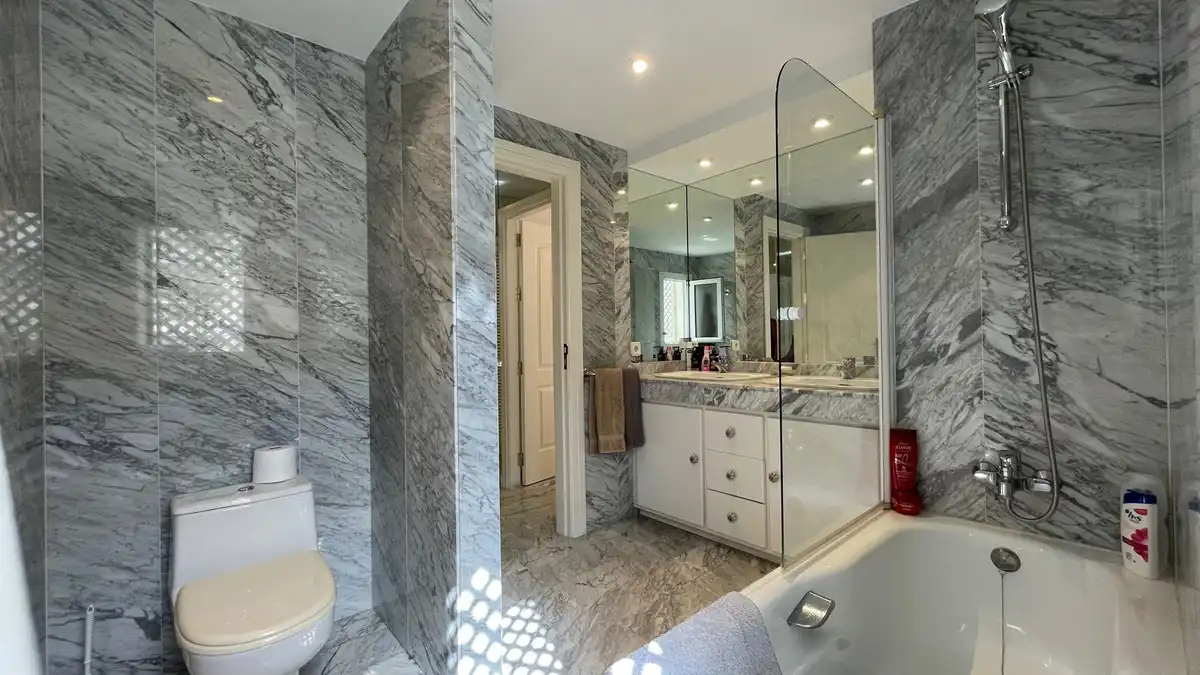 Apartamento con piscina en venta en Nueva Andalucía, imagen 5