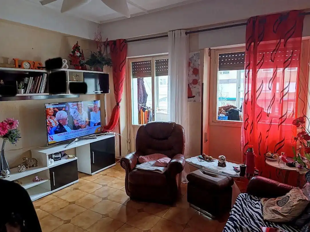 Sala d'estar de Pis en venda en Gijón  amb Calefacció, Terrassa i Traster