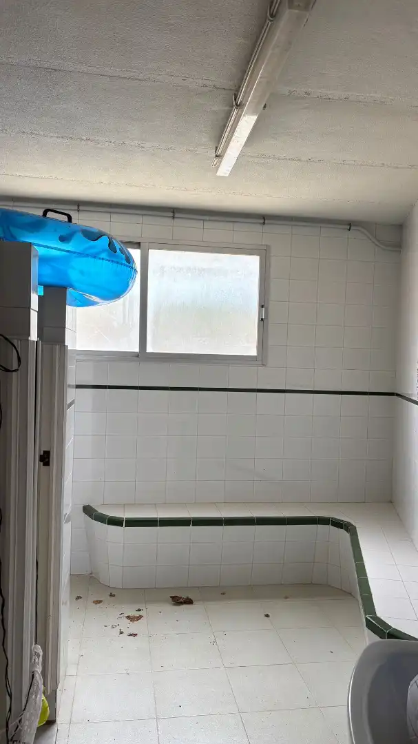Bany de Casa o xalet en venda en Elche / Elx amb Jardí privat, Terrassa i Piscina