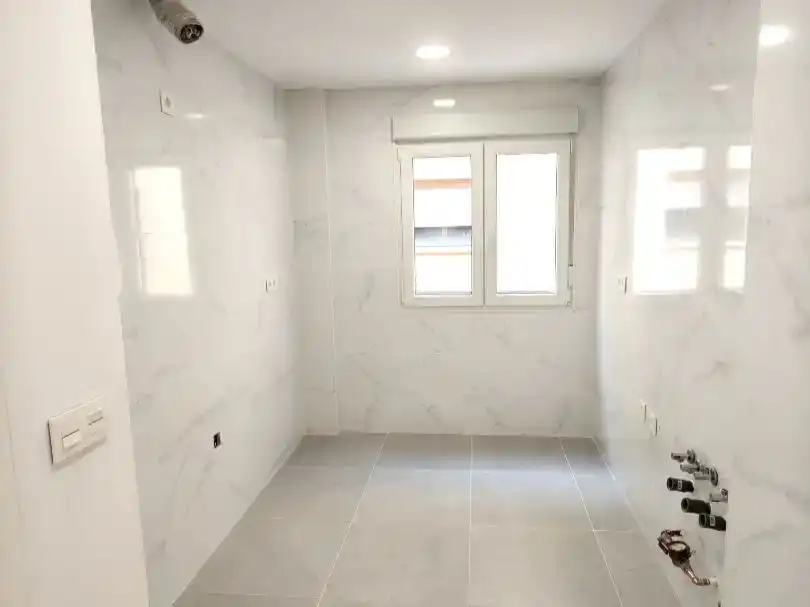 Bany de Pis en venda en Soria Capital  amb Parquet i Traster