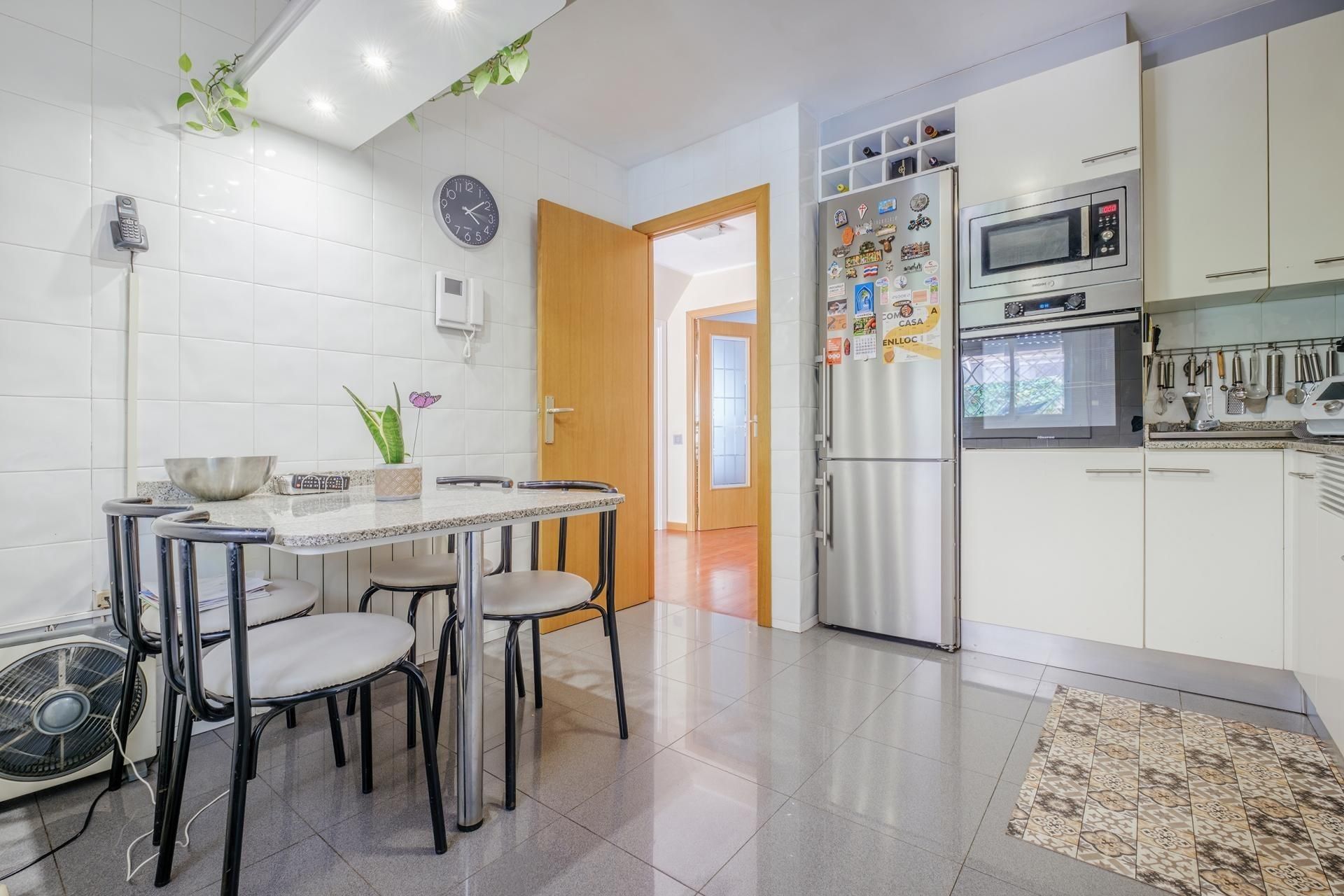 Cocina de Casa adosada en venta en Terrassa con Aire acondicionado, Calefacción y Jardín privado