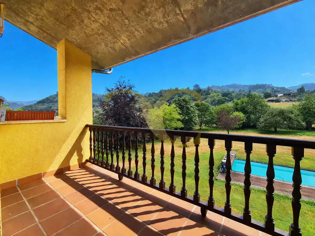 Terrassa de Casa o xalet en venda en Oviedo  amb Calefacció, Jardí privat i Terrassa