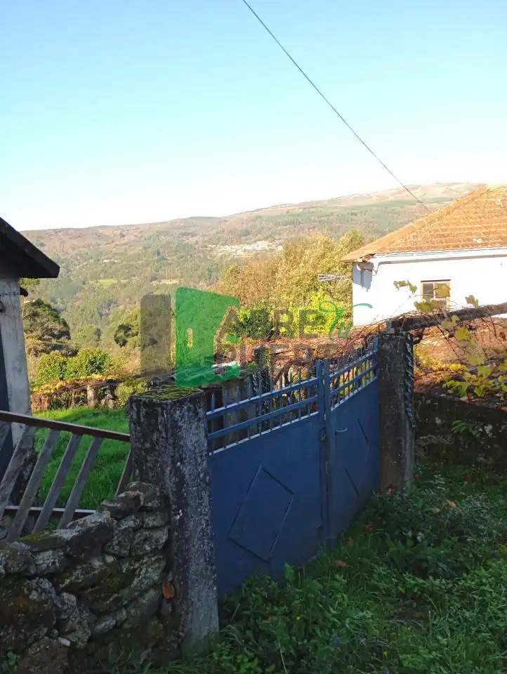 Casa o xalet en venda en Lobeira amb Jardí privat