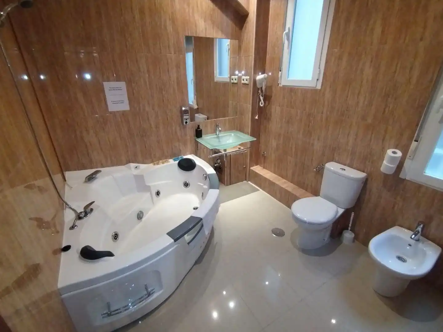 Bathroom of Flat for rent in Madrid  with Air Conditioner, Heating and Furnished